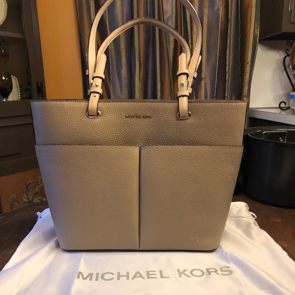 Michael Kors Bedford Pebble Leather Pocket Tote